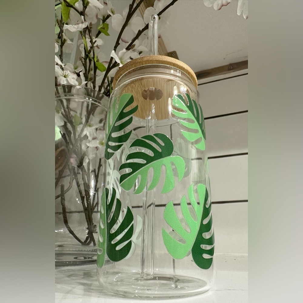 NWT LEAF JUNGLE design beer can glass cup with glass straw, and bamboo lid 16 oz